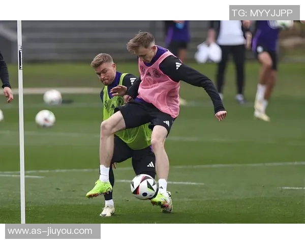 德天空报道施洛特贝克脚部受伤缺席德国队训练或将错过对阵卢森堡比赛